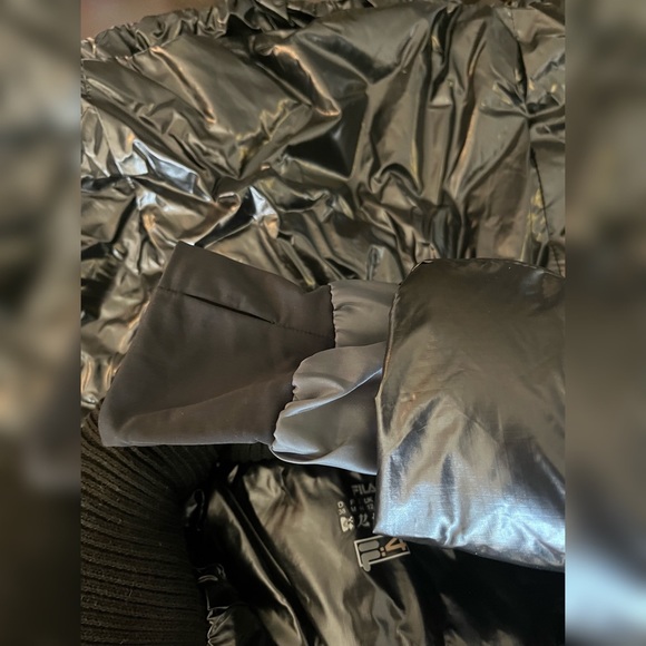 FILA puffer Size  US M - Picture 8 of 9